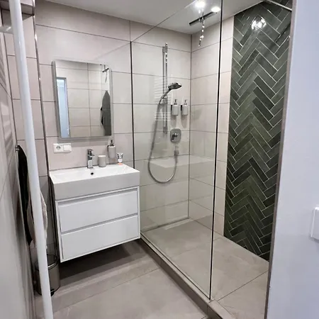 Moderne 2-zimmer-wohnung - Kueche - Balkon - Wifi 公寓 魏布林根